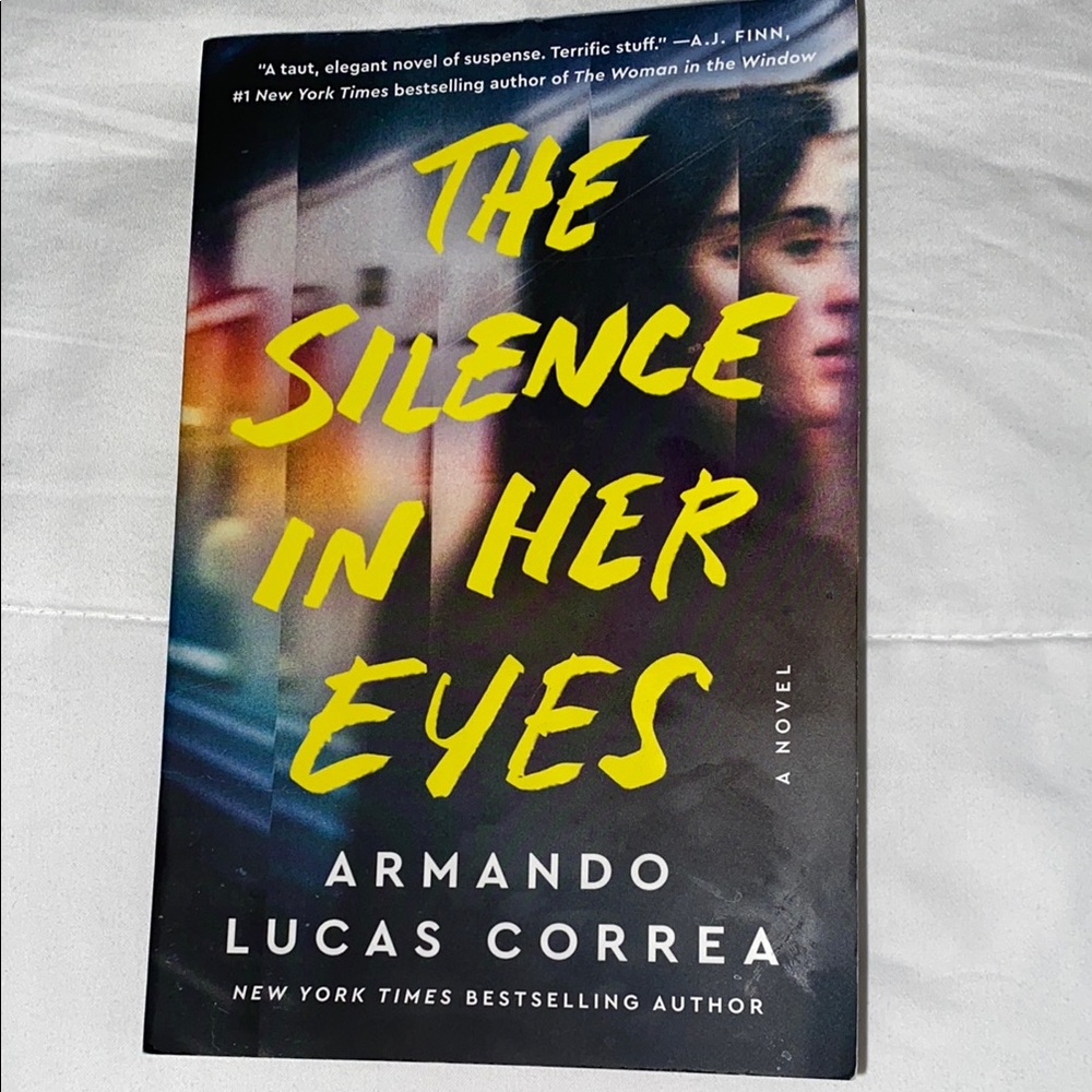 EUC Paperback Book “The Silence in Her Eyes” Novel by Armando Lucas Correa 🔥